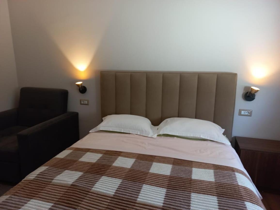 Penthouse Rooms & Aparts Tiranë Eksteriør bilde